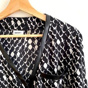 DKNYC black & white pattern blouse - like new!